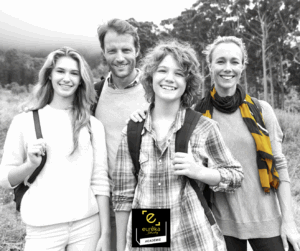 Parents (père et mère) avec une lycéenne et un collégien - Logo Académie eurêka Study