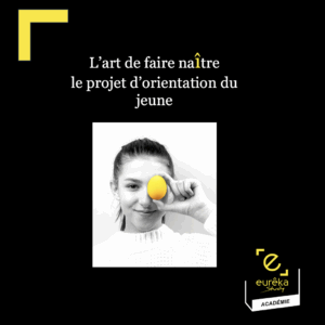 Lycéenne qui tient un oeuf pour symboliser le projet d'orientation à faire naître