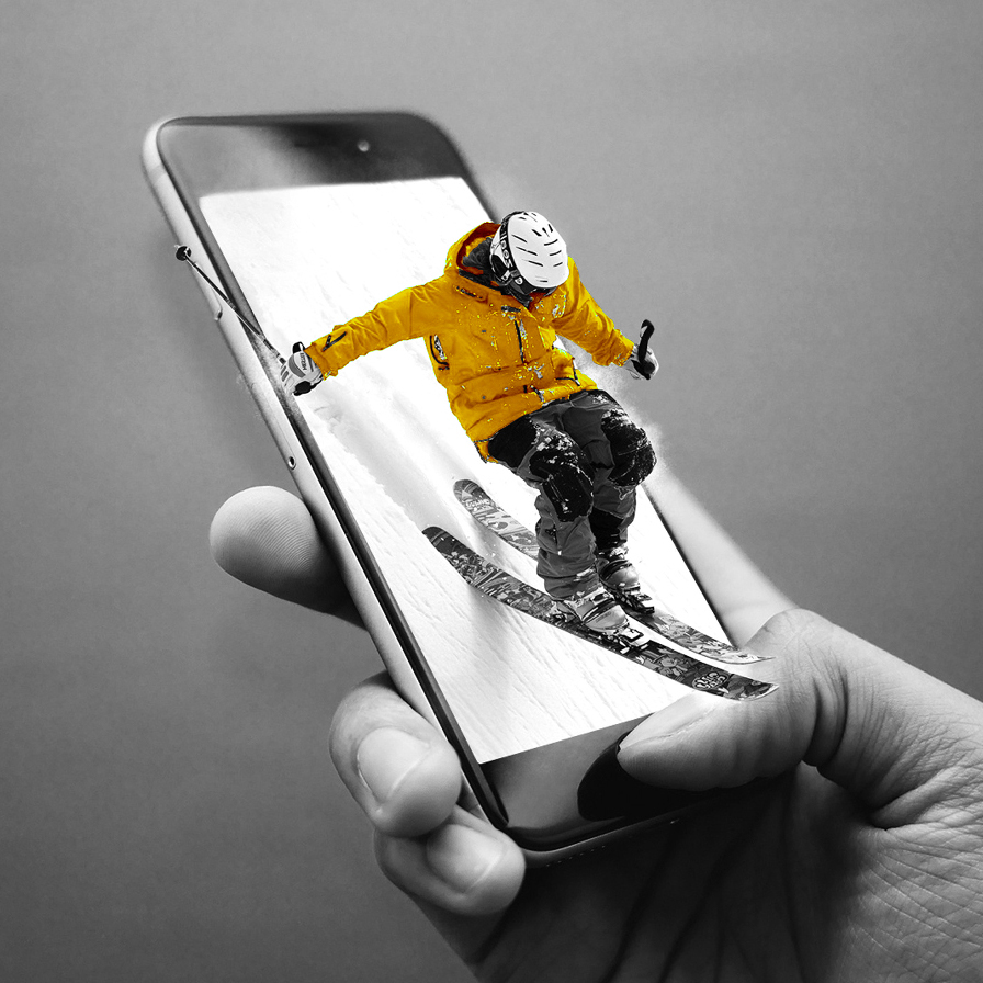 oeuf jaune tenu par une main symbole du projet professionnel qui doit éclore