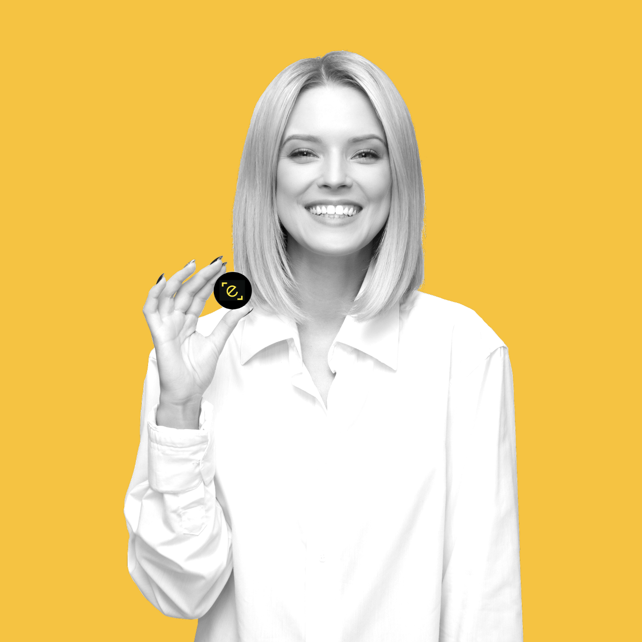 oeuf jaune tenu par une main symbole du projet professionnel qui doit éclore